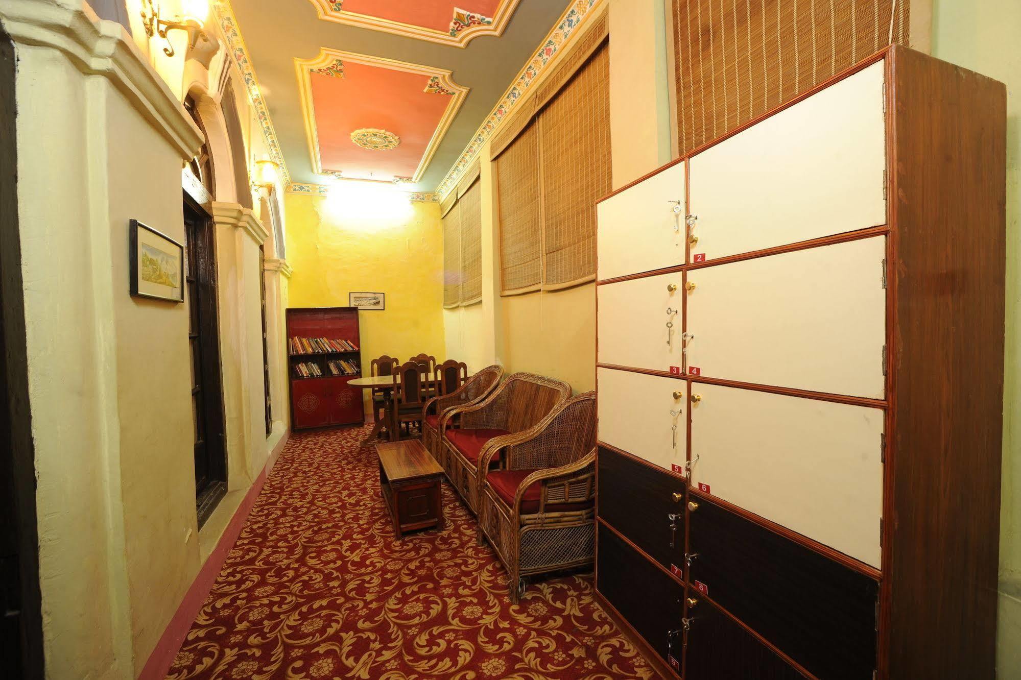 Hotel Himalaya Yoga Катманду Экстерьер фото