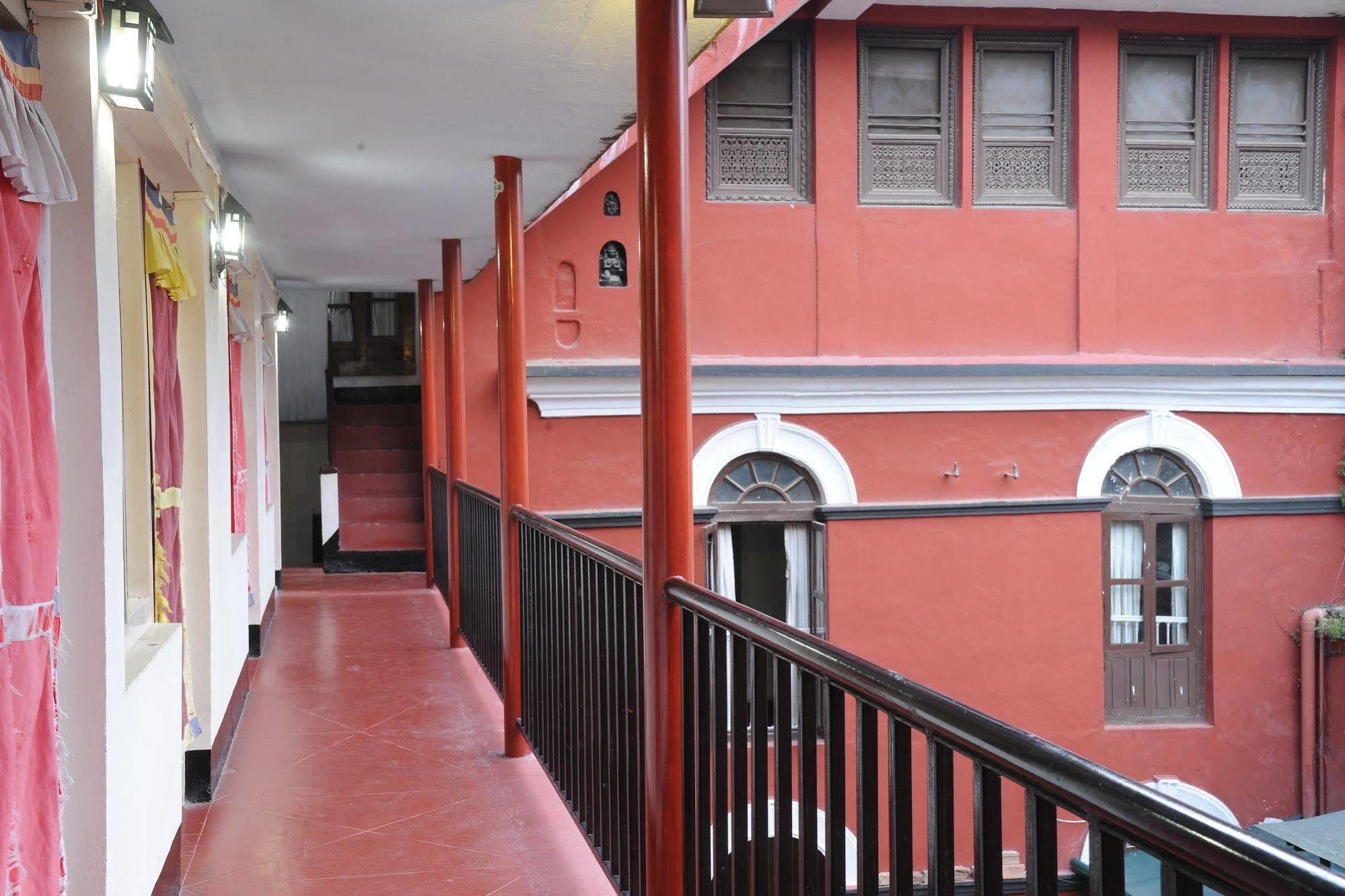Hotel Himalaya Yoga Катманду Экстерьер фото