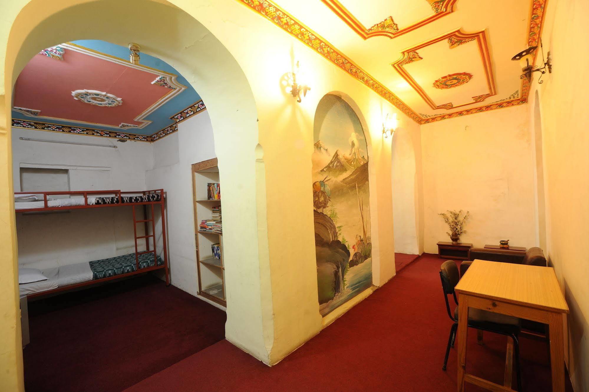Hotel Himalaya Yoga Катманду Экстерьер фото