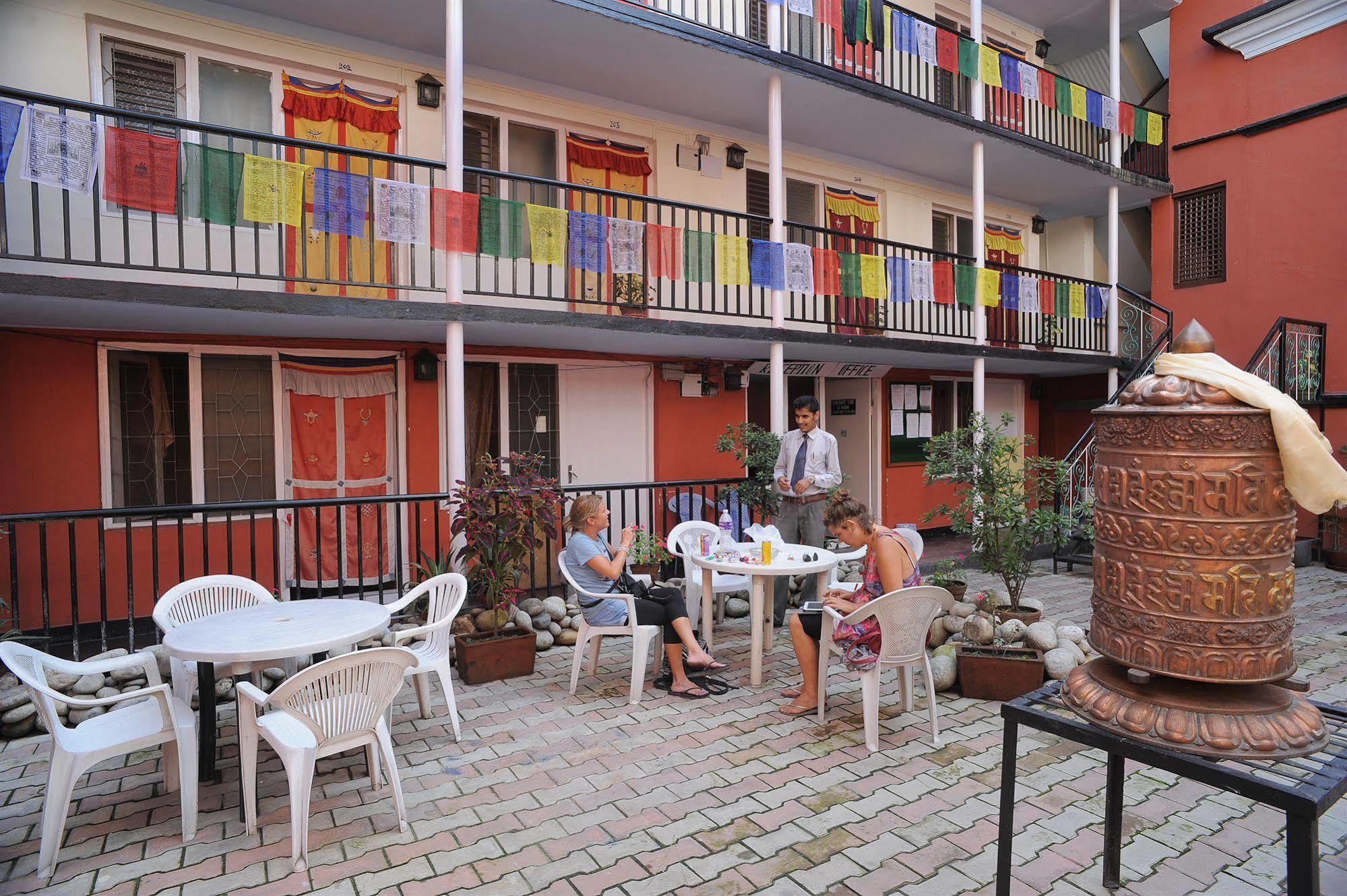 Hotel Himalaya Yoga Катманду Экстерьер фото